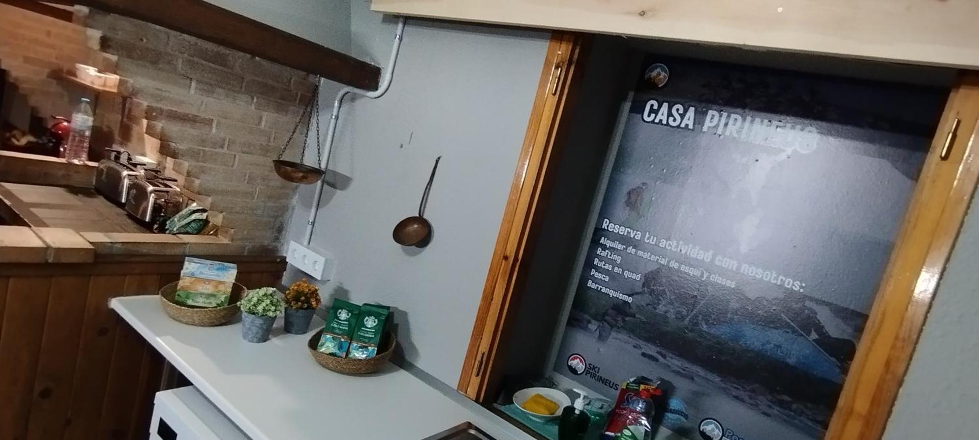 Hostal Casa Pirineus & Deportes De Aventura Baró Esterno foto